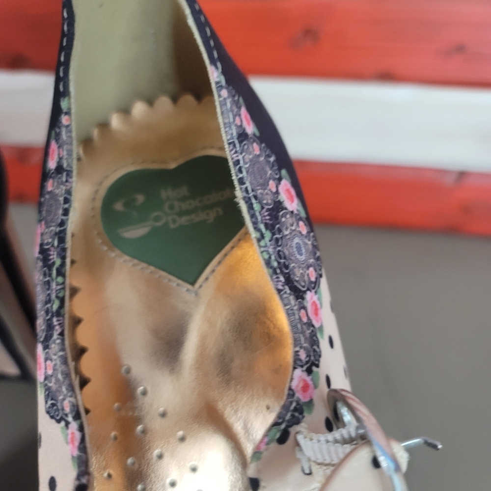 Hot Chocolate Design Chocolaticas High Heels Doris Women's Mary Jane Pump (38) - Picture 11 of 12